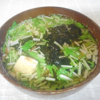 水菜と海苔と豆腐の味噌汁